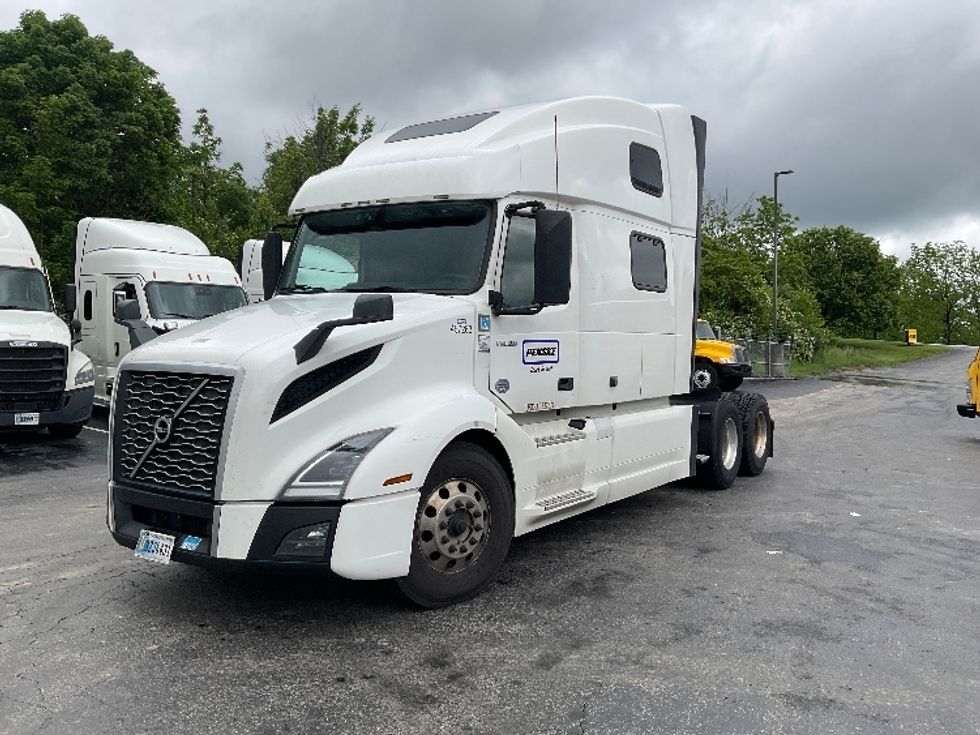 Sleeper Tractor-Heavy Duty Tractors-Volvo-2022-VNL64860-Mount Pleasant-PA-443,421\n\t\tmiles-$ 85,250 - Image 3