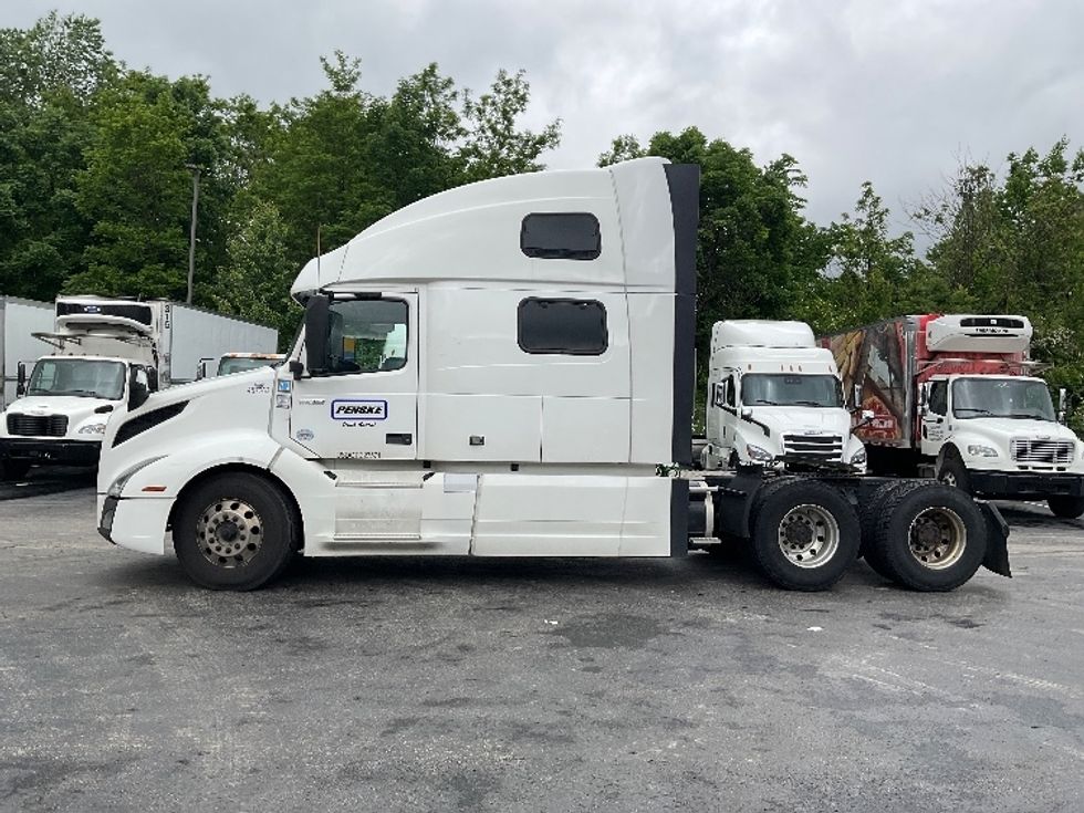 Sleeper Tractor-Heavy Duty Tractors-Volvo-2022-VNL64860-Mount Pleasant-PA-443,421\n\t\tmiles-$ 85,250 - Image 4