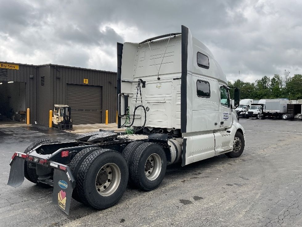 Sleeper Tractor-Heavy Duty Tractors-Volvo-2022-VNL64860-Mount Pleasant-PA-443,421\n\t\tmiles-$ 85,250 - Image 7