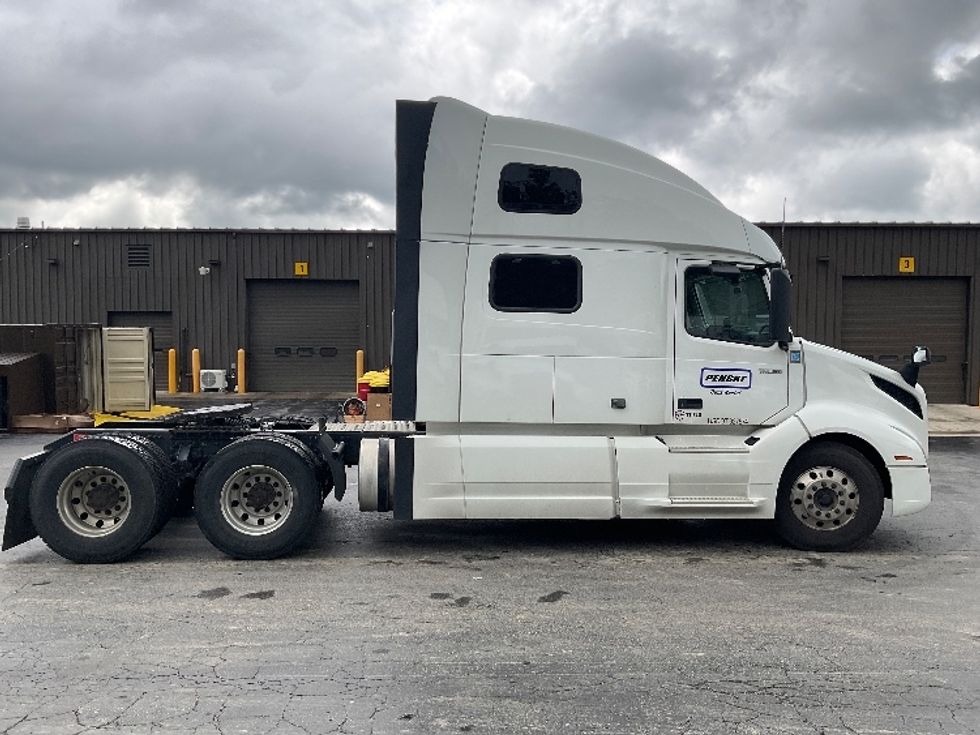 Sleeper Tractor-Heavy Duty Tractors-Volvo-2022-VNL64860-Mount Pleasant-PA-443,421\n\t\tmiles-$ 85,250 - Image 8