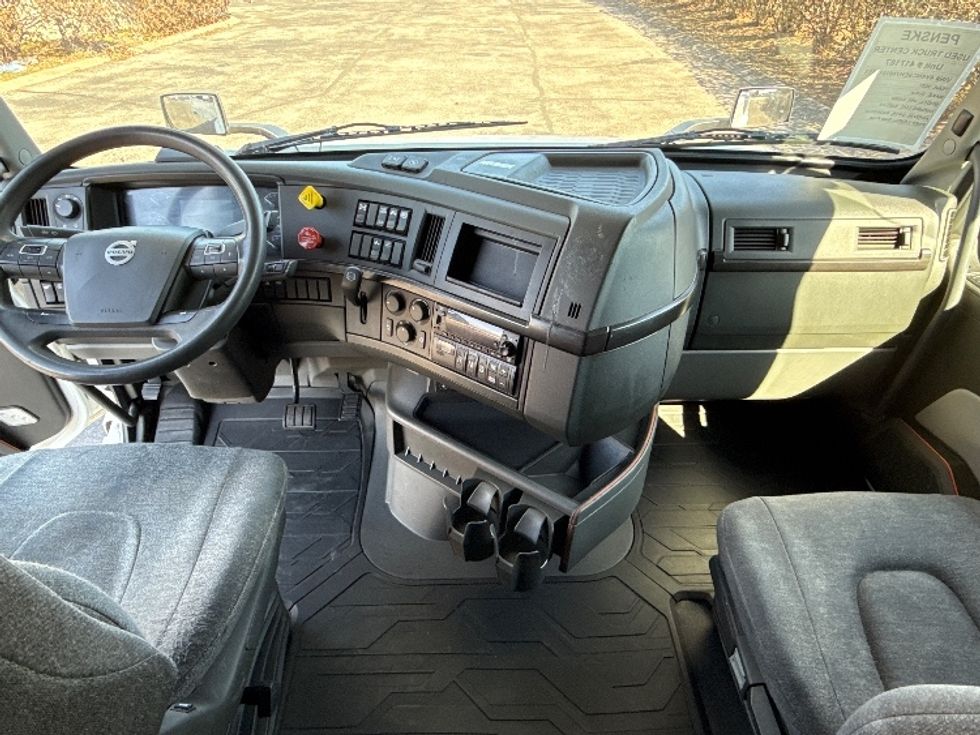 Sleeper Tractor-Heavy Duty Tractors-Volvo-2022-VNL64860-Nashville-TN-581,991\n\t\tmiles-$ 80,000 - Image 12