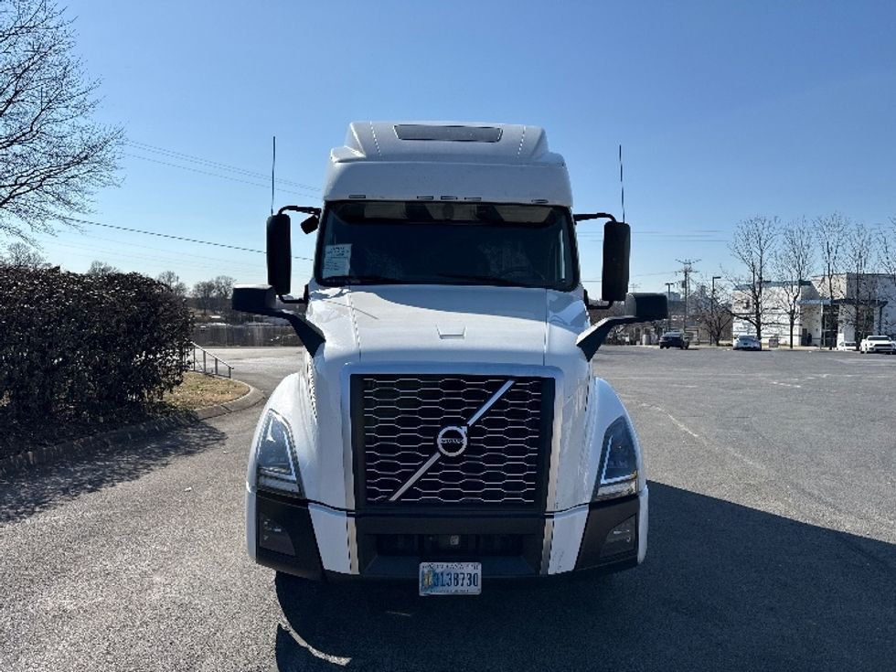 2022 Volvo Truck VNL photo 2
