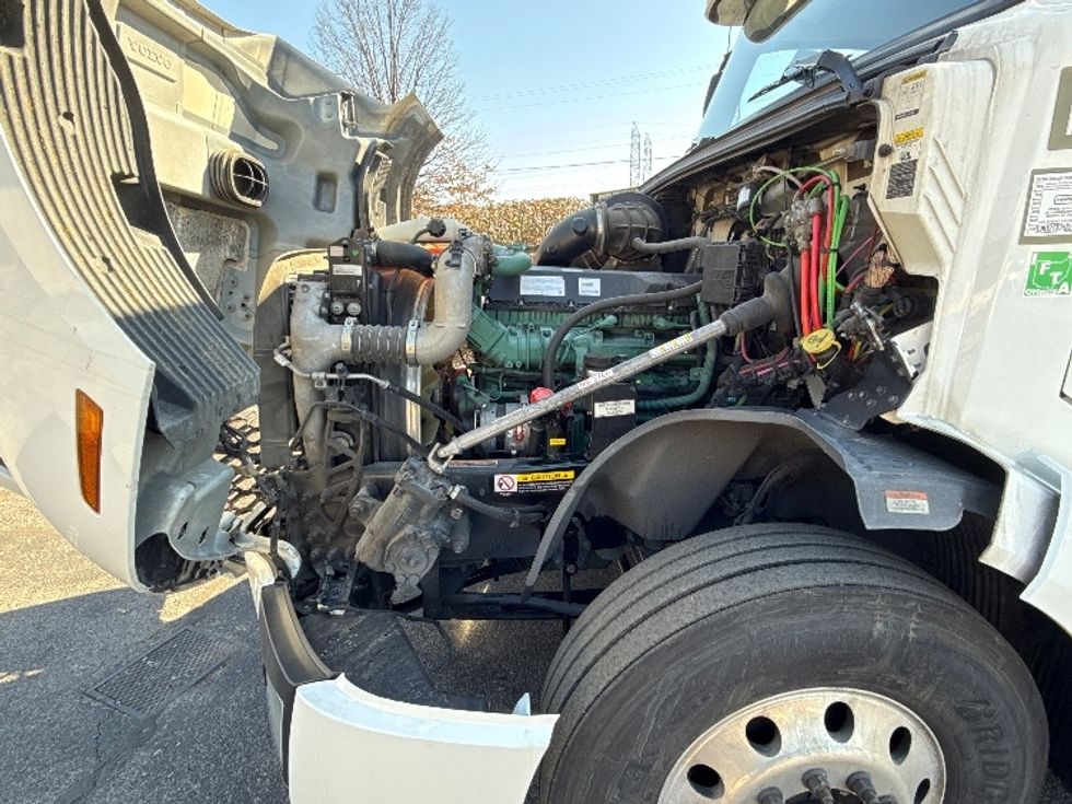 Sleeper Tractor-Heavy Duty Tractors-Volvo-2022-VNL64860-Nashville-TN-581,991\n\t\tmiles-$ 80,000 - Image 21