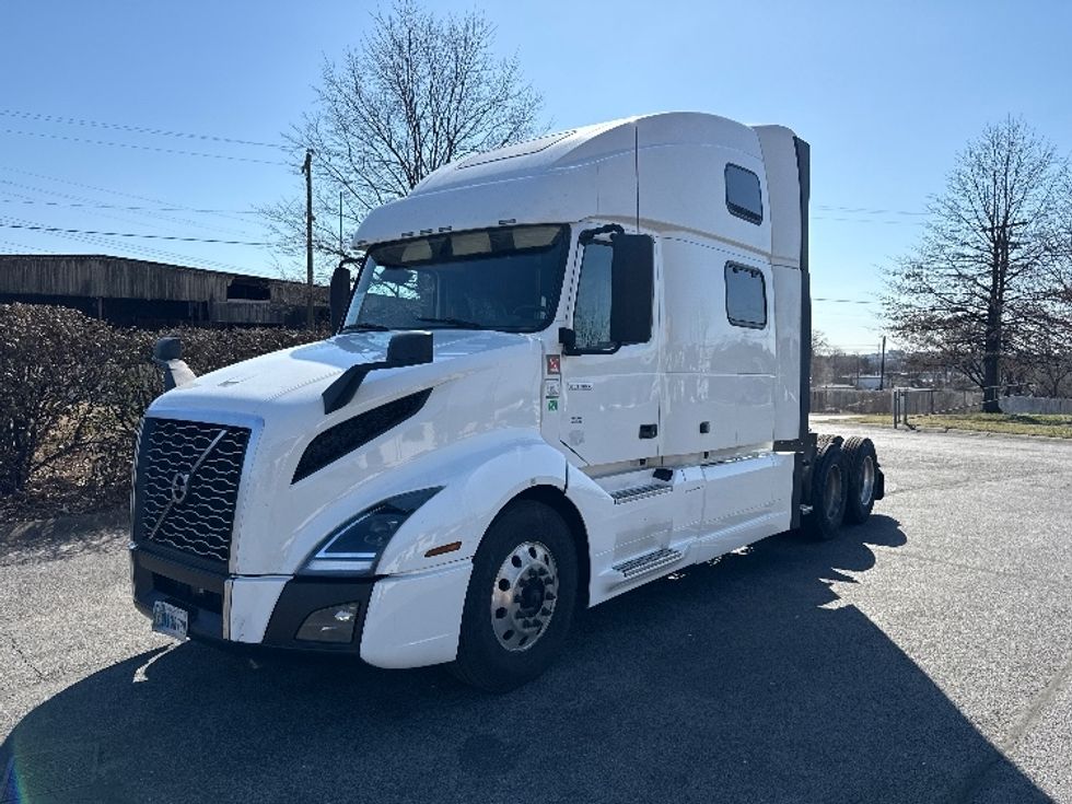 2022 Volvo Truck VNL photo 3