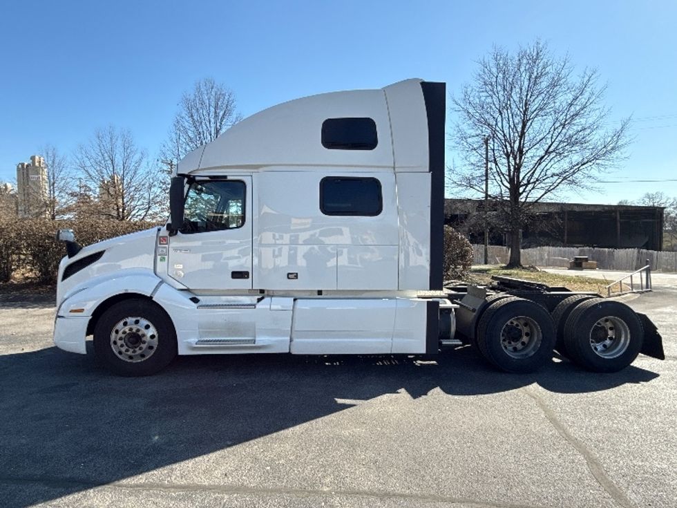 2022 Volvo Truck VNL photo 4