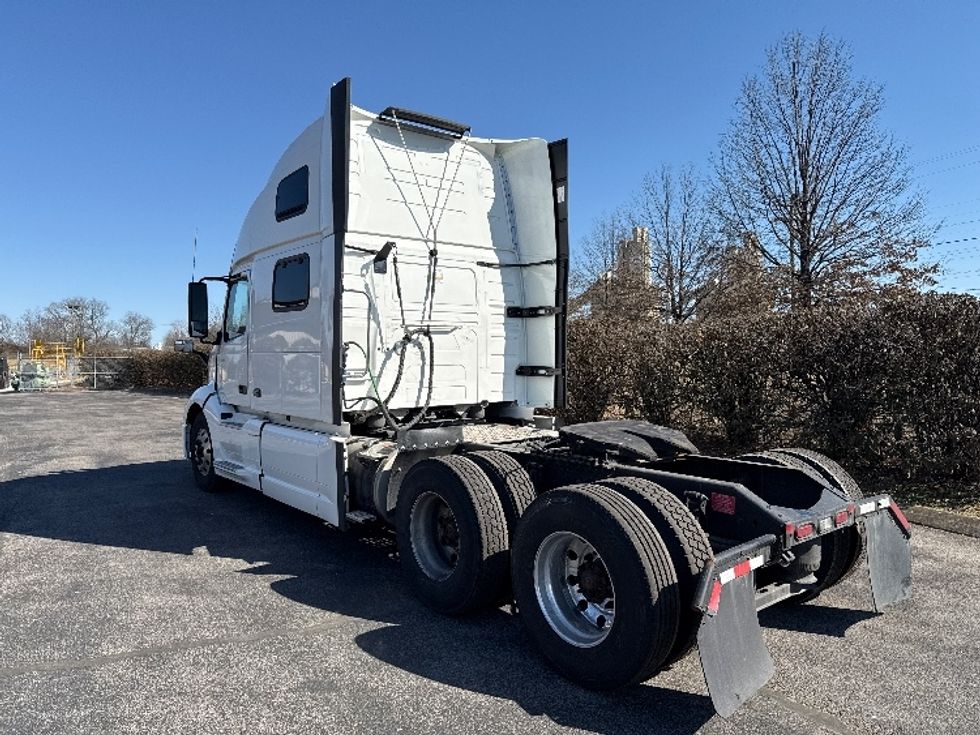 Sleeper Tractor-Heavy Duty Tractors-Volvo-2022-VNL64860-Nashville-TN-581,991\n\t\tmiles-$ 80,000 - Image 5