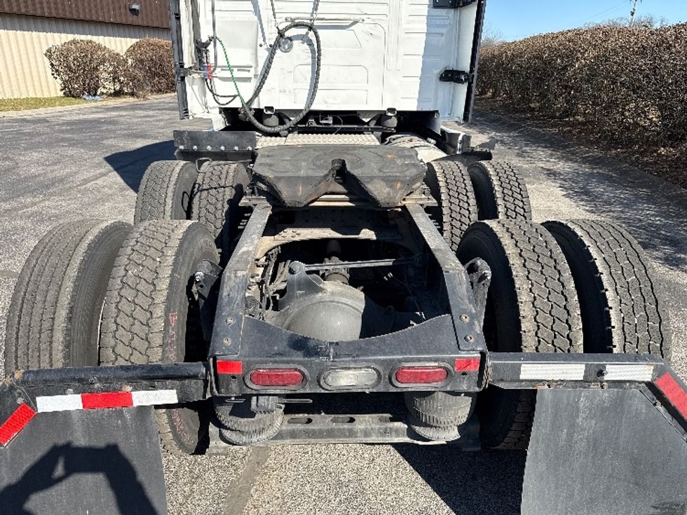 Sleeper Tractor-Heavy Duty Tractors-Volvo-2022-VNL64860-Nashville-TN-581,991\n\t\tmiles-$ 80,000 - Image 6