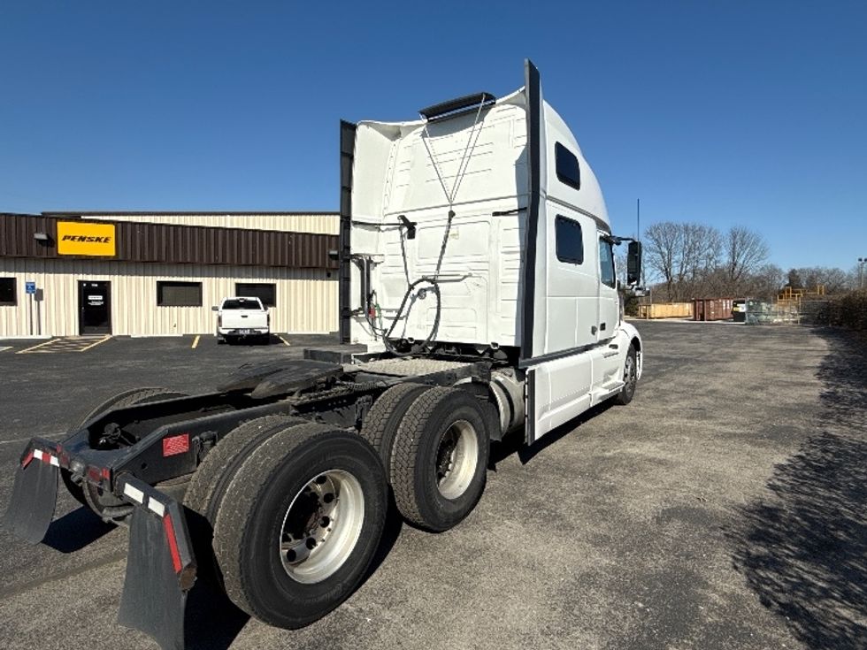 Sleeper Tractor-Heavy Duty Tractors-Volvo-2022-VNL64860-Nashville-TN-581,991\n\t\tmiles-$ 80,000 - Image 7