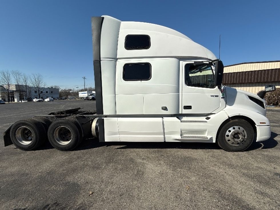 Sleeper Tractor-Heavy Duty Tractors-Volvo-2022-VNL64860-Nashville-TN-581,991\n\t\tmiles-$ 80,000 - Image 8