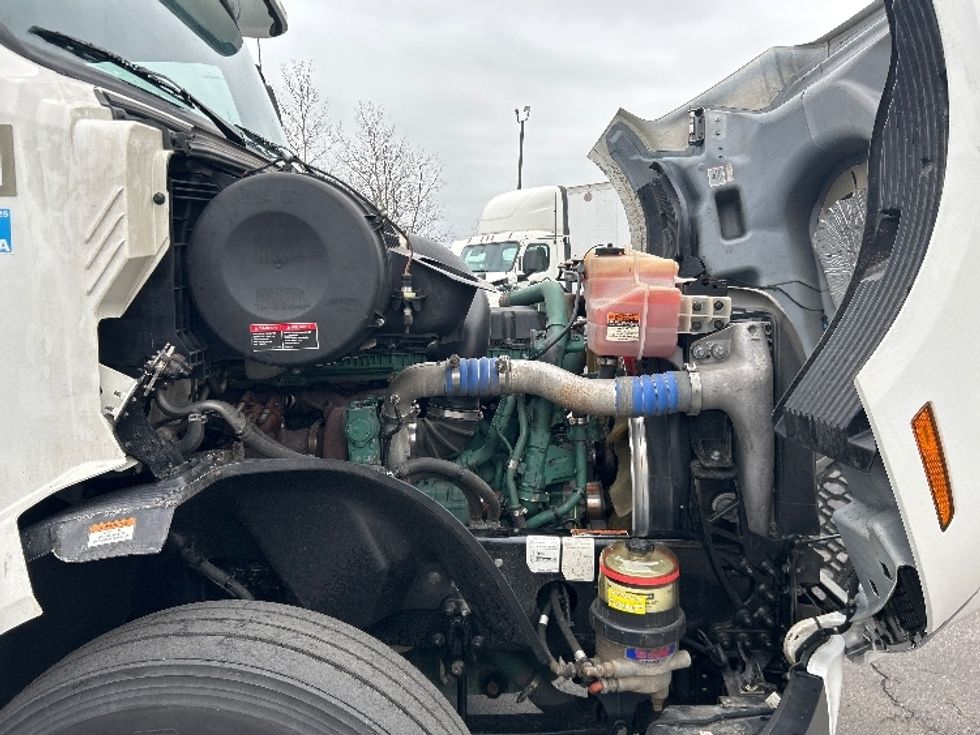 Sleeper Tractor-Heavy Duty Tractors-Volvo-2022-VNL64860-Obetz-OH-386,468\n\t\tmiles-$ 89,750 - Image 20