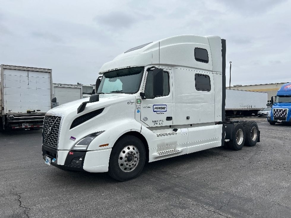 Sleeper Tractor-Heavy Duty Tractors-Volvo-2022-VNL64860-Obetz-OH-386,468\n\t\tmiles-$ 89,750 - Image 3