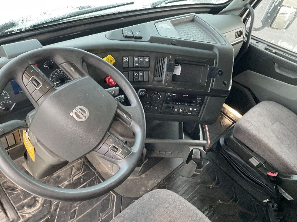 Sleeper Tractor-Heavy Duty Tractors-Volvo-2022-VNL64860-Pasco-WA-382,814\n\t\tmiles-$ 95,750 - Image 10