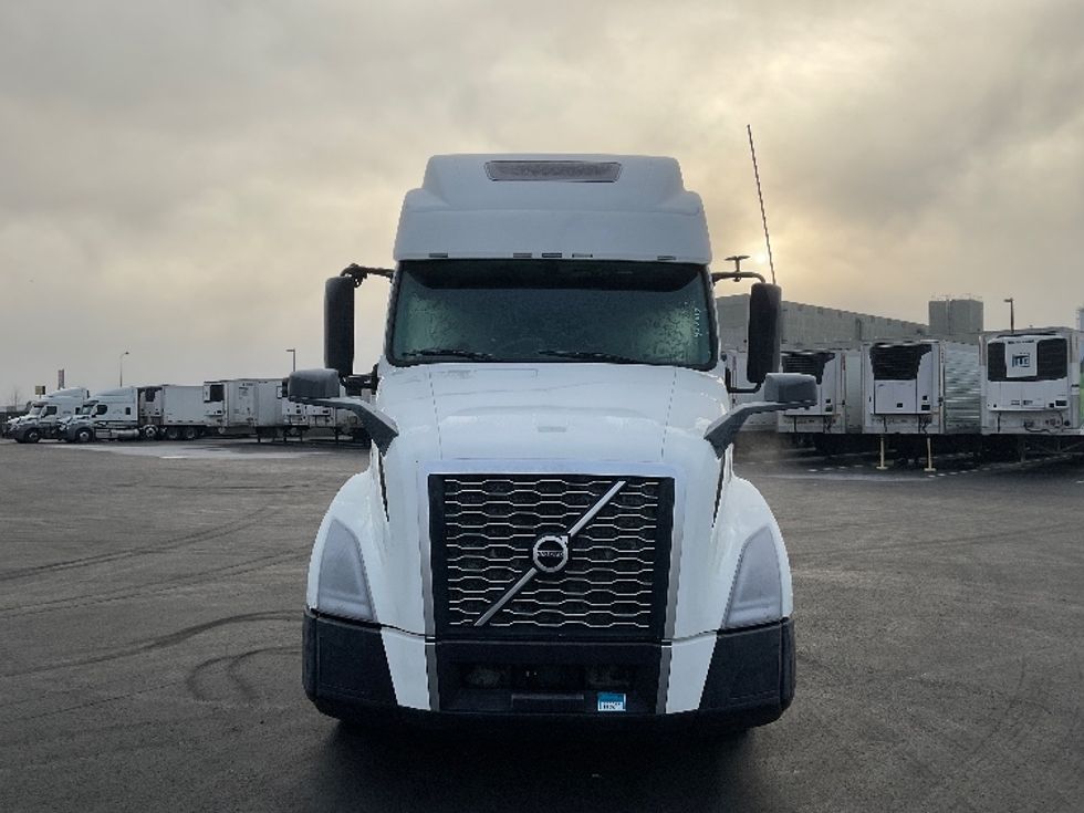 Sleeper Tractor-Heavy Duty Tractors-Volvo-2022-VNL64860-Pasco-WA-382,814\n\t\tmiles-$ 95,750 - Image 2