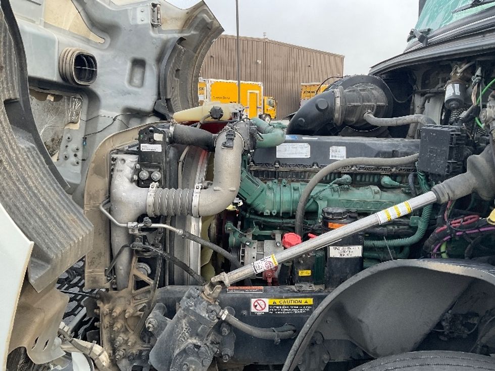 Sleeper Tractor-Heavy Duty Tractors-Volvo-2022-VNL64860-Pasco-WA-382,814\n\t\tmiles-$ 95,750 - Image 20