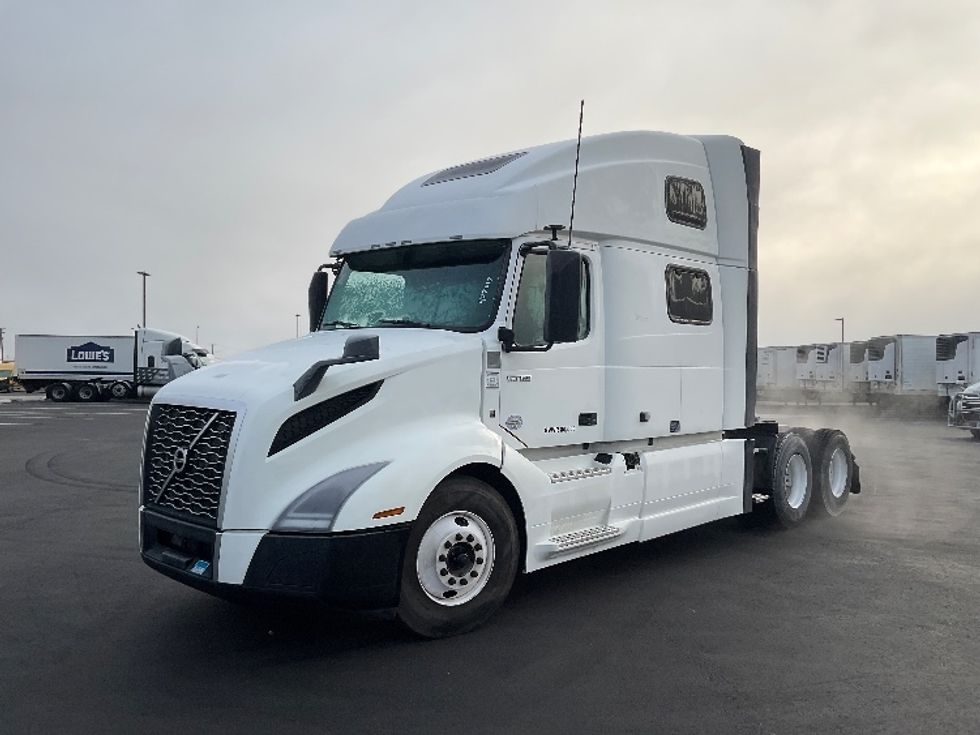 Sleeper Tractor-Heavy Duty Tractors-Volvo-2022-VNL64860-Pasco-WA-382,814\n\t\tmiles-$ 95,750 - Image 3