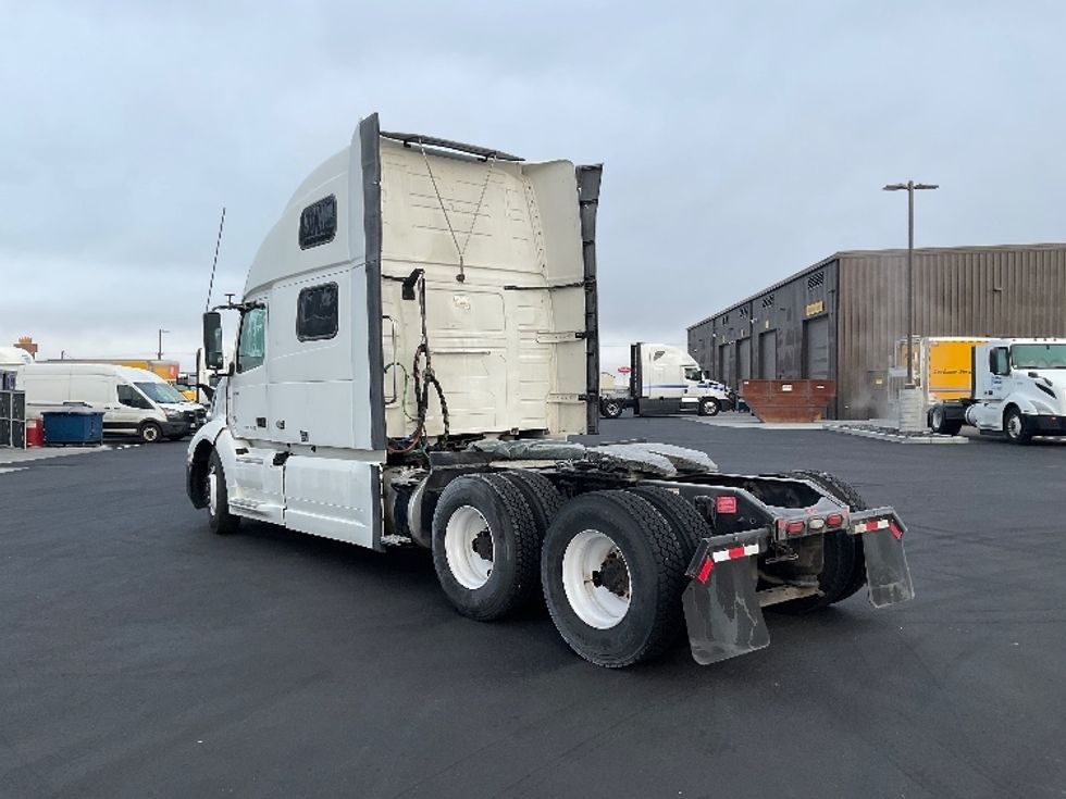 Sleeper Tractor-Heavy Duty Tractors-Volvo-2022-VNL64860-Pasco-WA-382,814\n\t\tmiles-$ 95,750 - Image 5