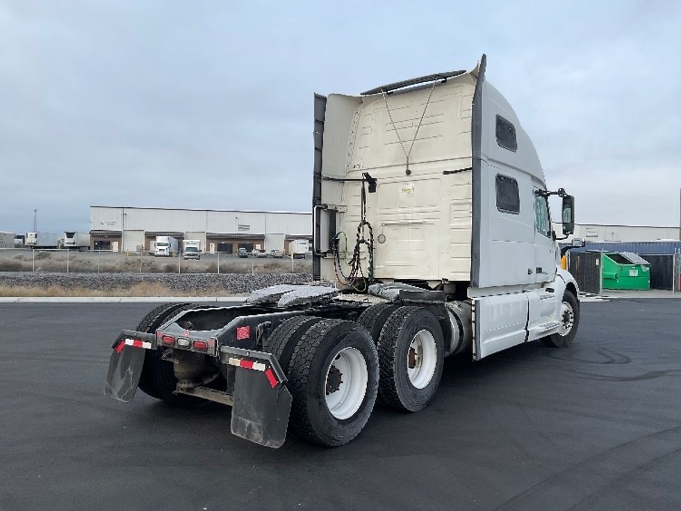 Sleeper Tractor-Heavy Duty Tractors-Volvo-2022-VNL64860-Pasco-WA-382,814\n\t\tmiles-$ 95,750 - Image 7