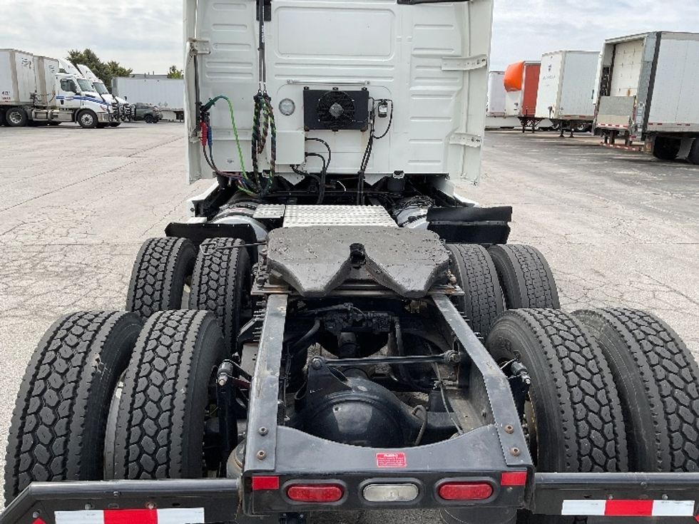 Sleeper Tractor-Heavy Duty Tractors-Volvo-2022-VNL64860-Perrysburg-OH-328,177\n\t\tmiles-$ 94,250 - Image 6