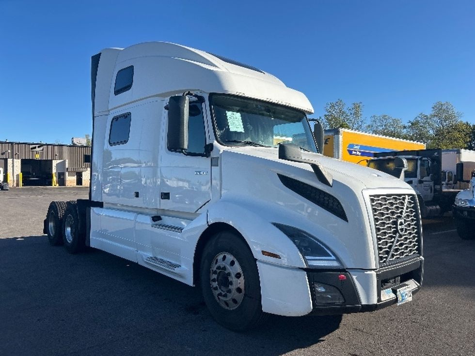 Sleeper Tractor-Heavy Duty Tractors-Volvo-2022-VNL64860-Piqua-OH-409,937\n\t\tmiles-$ 85,000 - Image 1