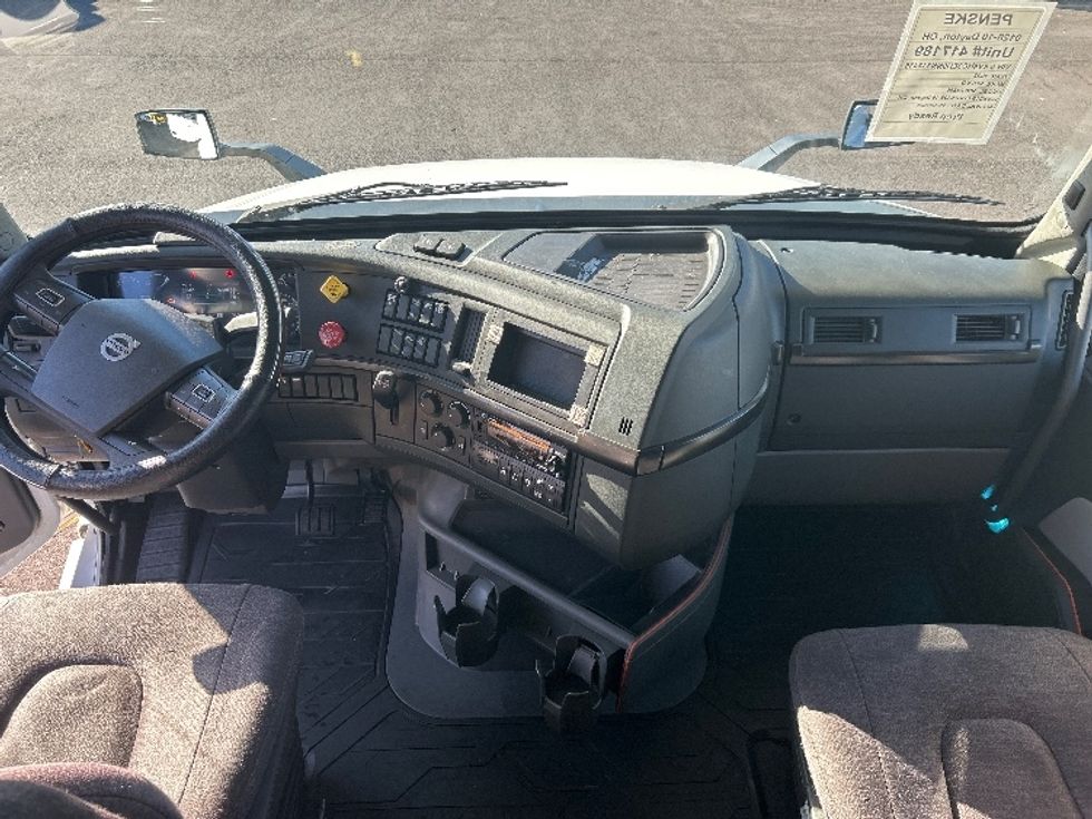 Sleeper Tractor-Heavy Duty Tractors-Volvo-2022-VNL64860-Piqua-OH-409,937\n\t\tmiles-$ 85,000 - Image 12