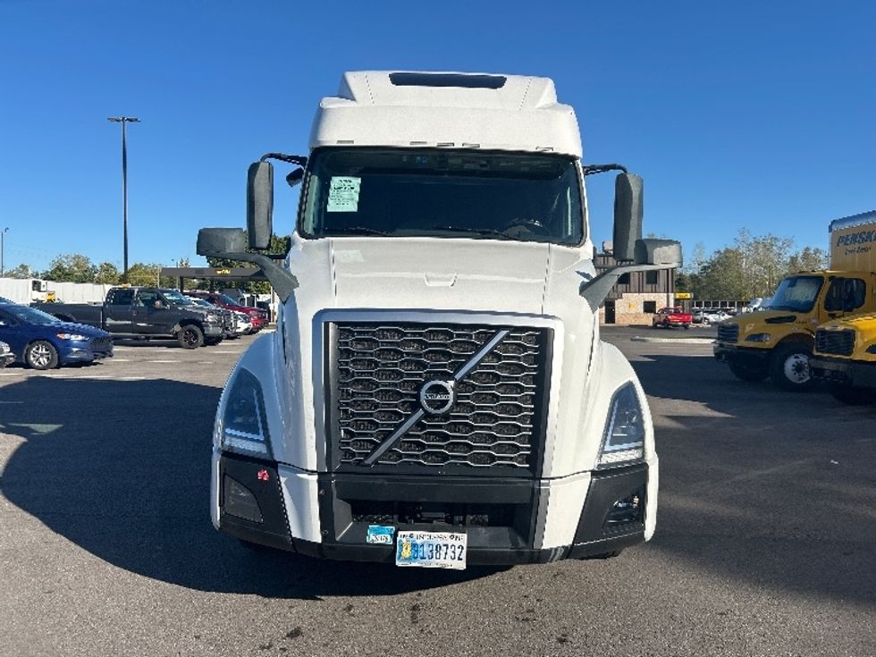 Sleeper Tractor-Heavy Duty Tractors-Volvo-2022-VNL64860-Piqua-OH-409,937\n\t\tmiles-$ 85,000 - Image 2