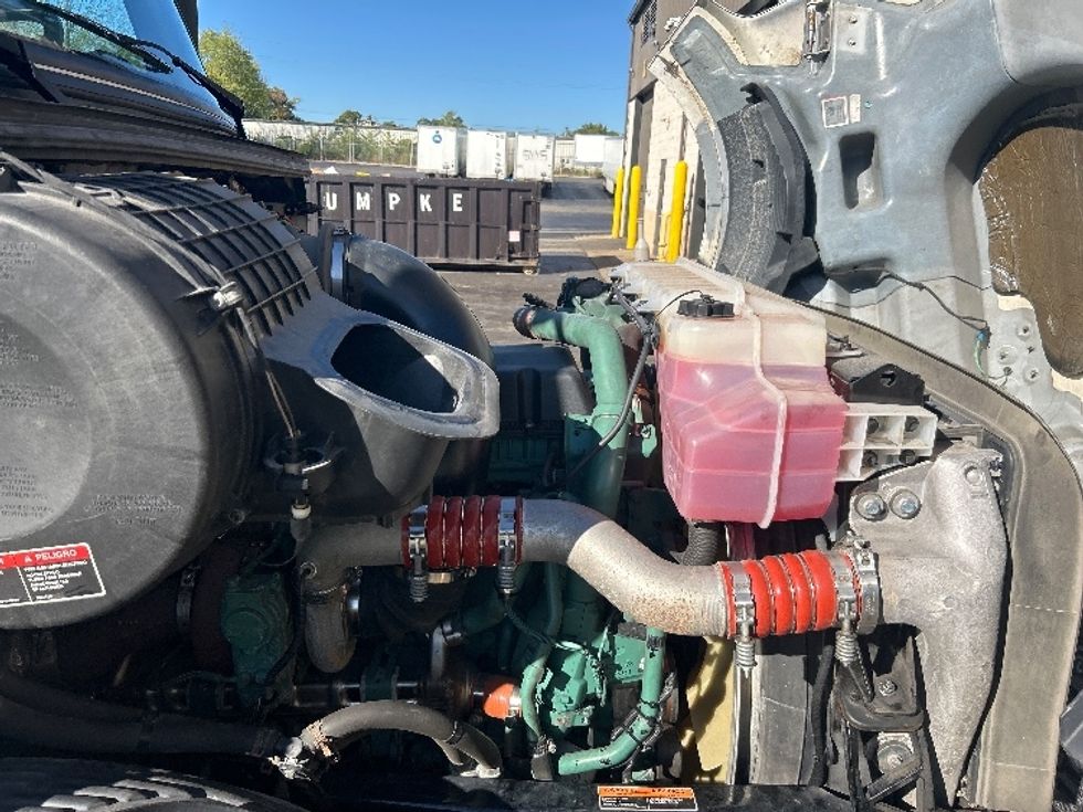 Sleeper Tractor-Heavy Duty Tractors-Volvo-2022-VNL64860-Piqua-OH-409,937\n\t\tmiles-$ 85,000 - Image 20