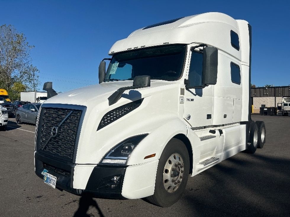 Sleeper Tractor-Heavy Duty Tractors-Volvo-2022-VNL64860-Piqua-OH-409,937\n\t\tmiles-$ 85,000 - Image 3