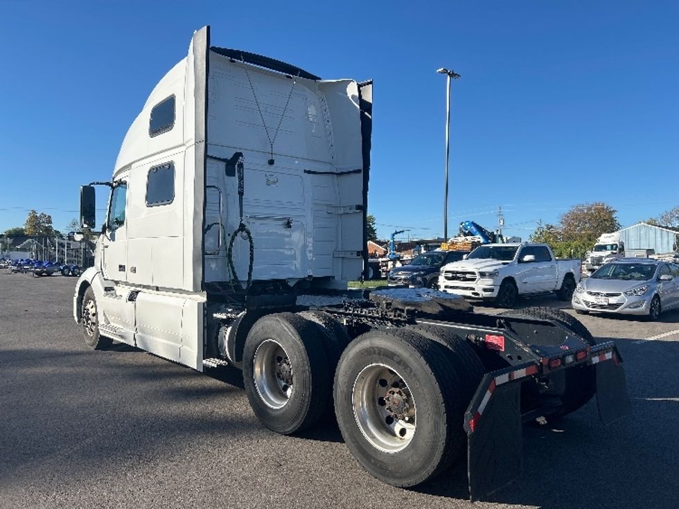 Sleeper Tractor-Heavy Duty Tractors-Volvo-2022-VNL64860-Piqua-OH-409,937\n\t\tmiles-$ 85,000 - Image 5