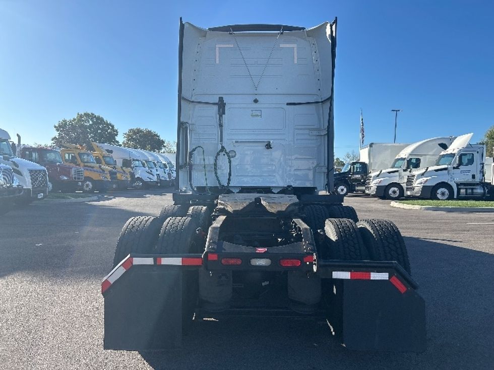 Sleeper Tractor-Heavy Duty Tractors-Volvo-2022-VNL64860-Piqua-OH-409,937\n\t\tmiles-$ 85,000 - Image 6