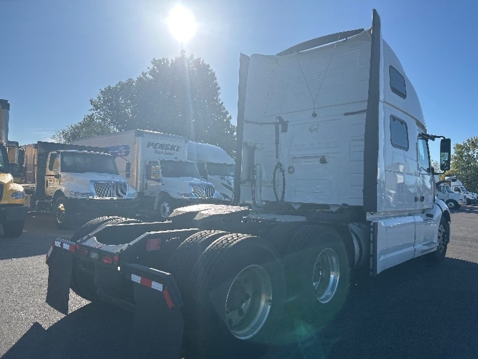 Sleeper Tractor-Heavy Duty Tractors-Volvo-2022-VNL64860-Piqua-OH-409,937\n\t\tmiles-$ 85,000 - Image 7