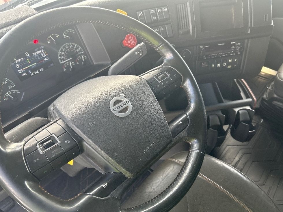Sleeper Tractor-Heavy Duty Tractors-Volvo-2022-VNL64860-San Diego-CA-388,674\n\t\tmiles-$ 96,750 - Image 11