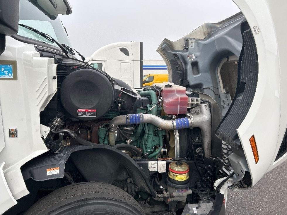 Sleeper Tractor-Heavy Duty Tractors-Volvo-2022-VNL64860-San Diego-CA-388,674\n\t\tmiles-$ 96,750 - Image 20