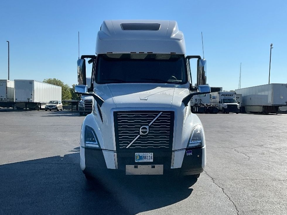 2022 Volvo Truck VNL photo 2