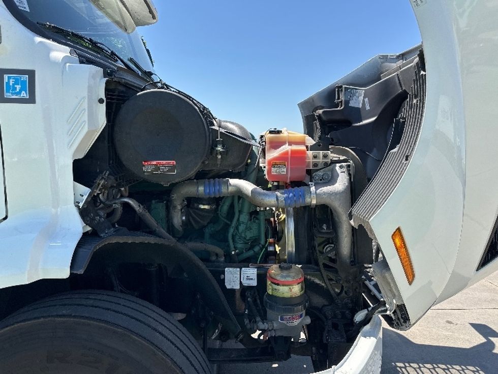 Sleeper Tractor-Heavy Duty Tractors-Volvo-2022-VNL64860-Springfield-MO-322,869\n\t\tmiles-$ 96,750 - Image 20