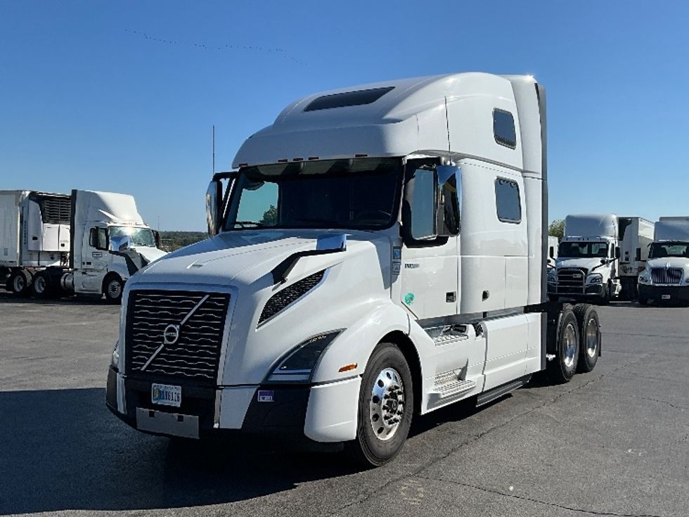 2022 Volvo Truck VNL photo 3