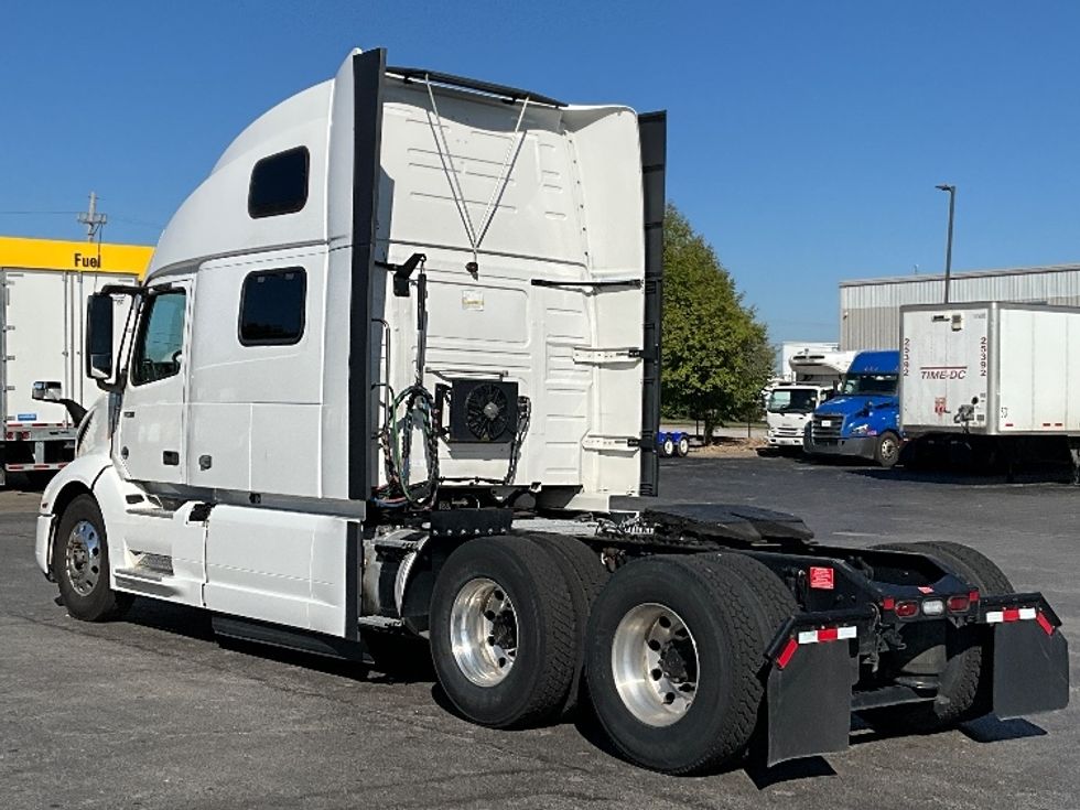 Sleeper Tractor-Heavy Duty Tractors-Volvo-2022-VNL64860-Springfield-MO-322,869\n\t\tmiles-$ 96,750 - Image 5