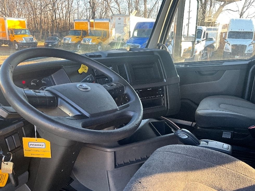 Sleeper Tractor-Heavy Duty Tractors-Volvo-2022-VNL64860-Springfield-MO-322,870\n\t\tmiles-$ 91,500 - Image 10
