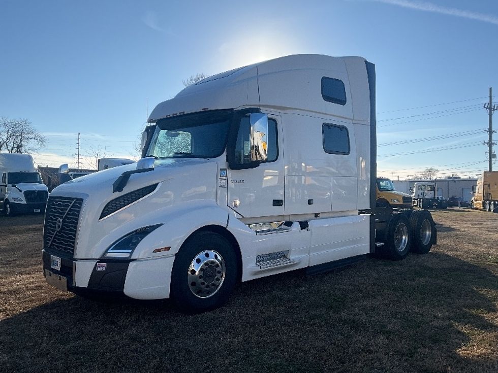 Sleeper Tractor-Heavy Duty Tractors-Volvo-2022-VNL64860-Springfield-MO-322,870\n\t\tmiles-$ 91,500 - Image 3