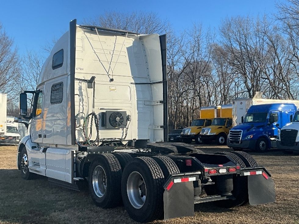 Sleeper Tractor-Heavy Duty Tractors-Volvo-2022-VNL64860-Springfield-MO-322,870\n\t\tmiles-$ 91,500 - Image 5
