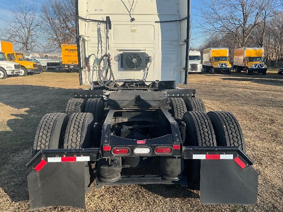 Sleeper Tractor-Heavy Duty Tractors-Volvo-2022-VNL64860-Springfield-MO-322,870\n\t\tmiles-$ 91,500 - Image 6