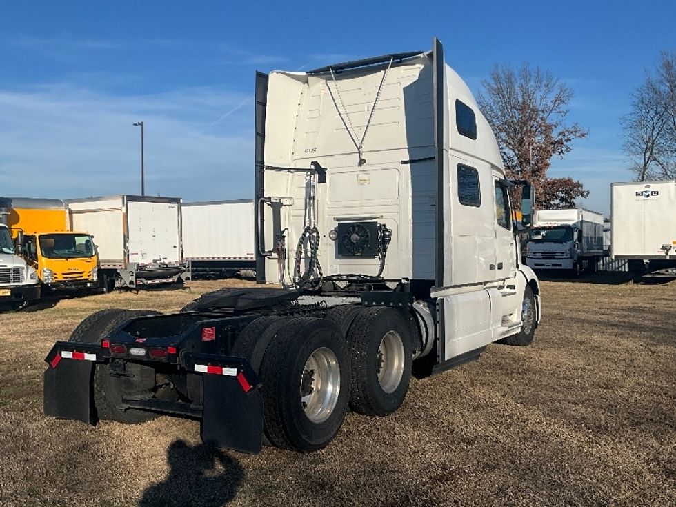 Sleeper Tractor-Heavy Duty Tractors-Volvo-2022-VNL64860-Springfield-MO-322,870\n\t\tmiles-$ 91,500 - Image 7