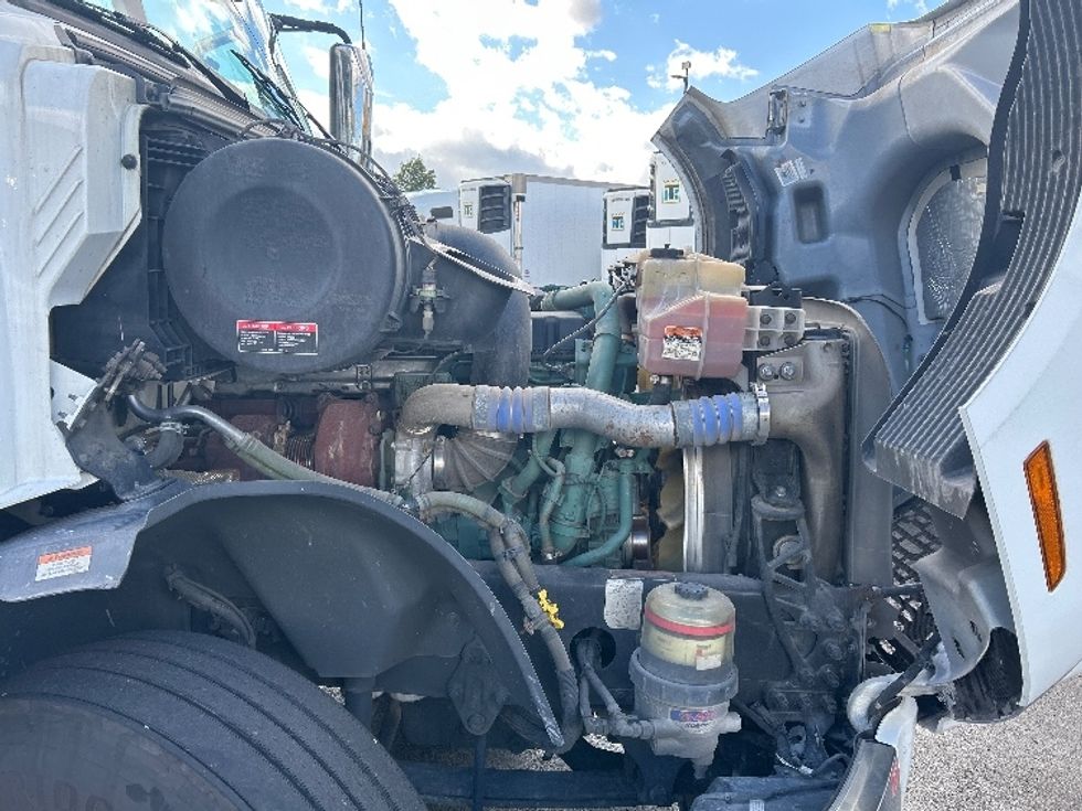 Sleeper Tractor-Heavy Duty Tractors-Volvo-2022-VNL64860-Sturtevant-WI-323,394\n\t\tmiles-$ 92,250 - Image 19