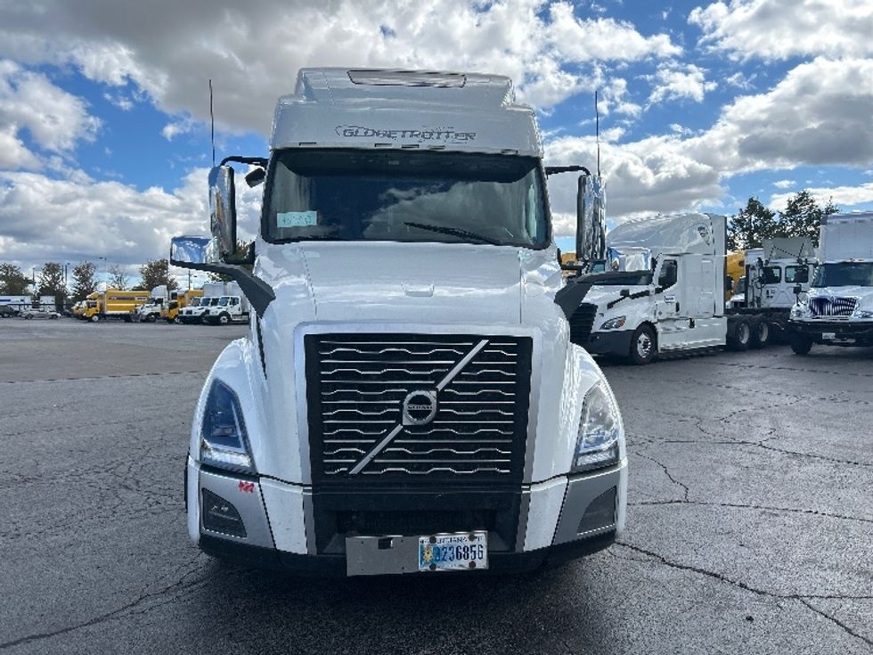 2022 Volvo Truck VNL photo 2