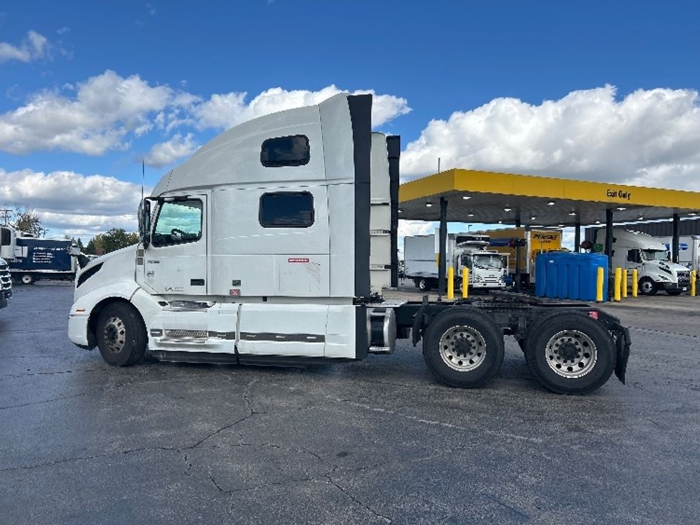 2022 Volvo Truck VNL photo 4