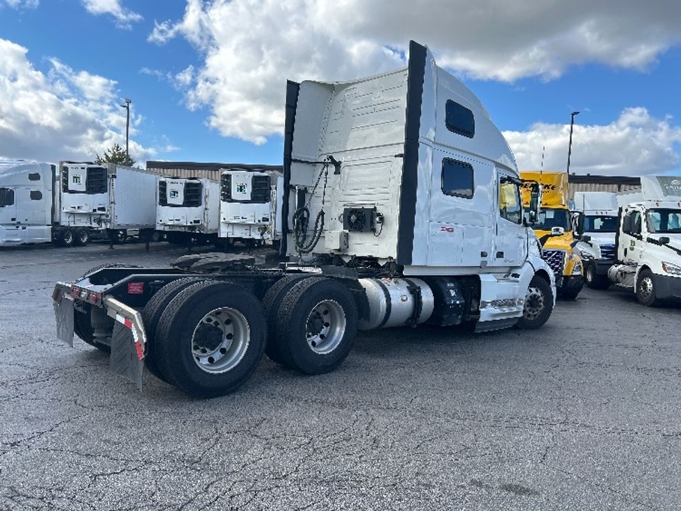 Sleeper Tractor-Heavy Duty Tractors-Volvo-2022-VNL64860-Sturtevant-WI-323,394\n\t\tmiles-$ 92,250 - Image 7