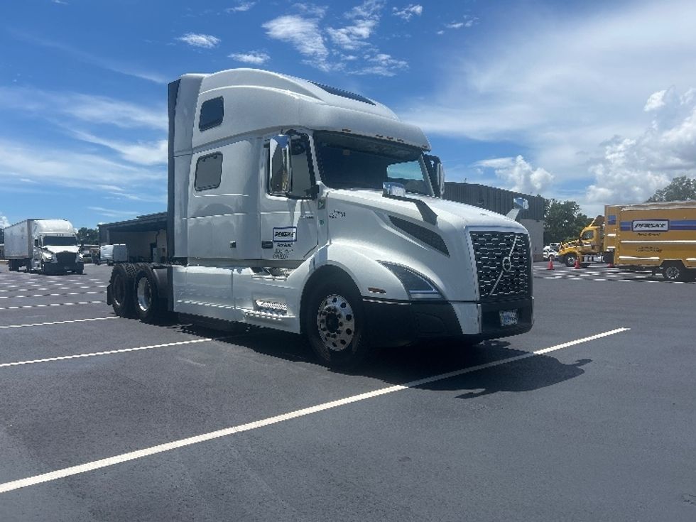 Sleeper Tractor-Heavy Duty Tractors-Volvo-2022-VNL64860-Tallahassee-FL-439,199\n\t\tmiles-$ 91,000 - Image 1