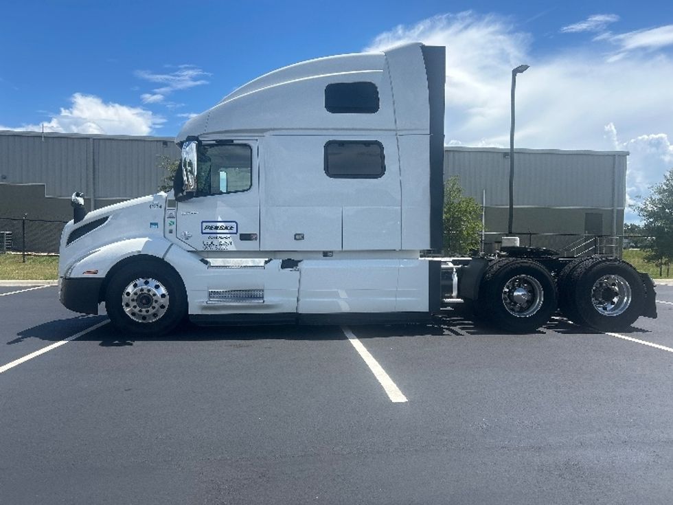 Sleeper Tractor-Heavy Duty Tractors-Volvo-2022-VNL64860-Tallahassee-FL-439,199\n\t\tmiles-$ 91,000 - Image 4