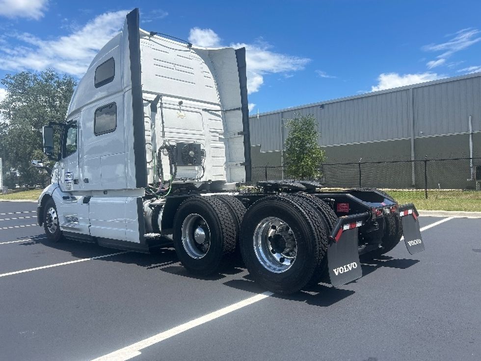 Sleeper Tractor-Heavy Duty Tractors-Volvo-2022-VNL64860-Tallahassee-FL-439,199\n\t\tmiles-$ 91,000 - Image 5