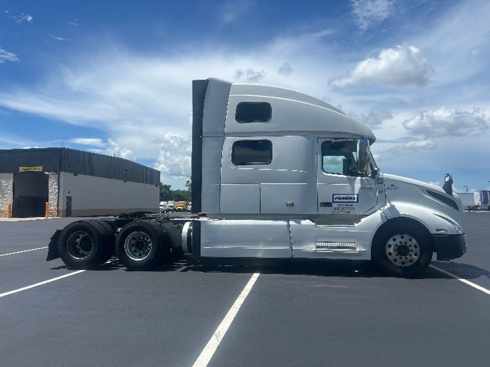Sleeper Tractor-Heavy Duty Tractors-Volvo-2022-VNL64860-Tallahassee-FL-439,199\n\t\tmiles-$ 91,000 - Image 8