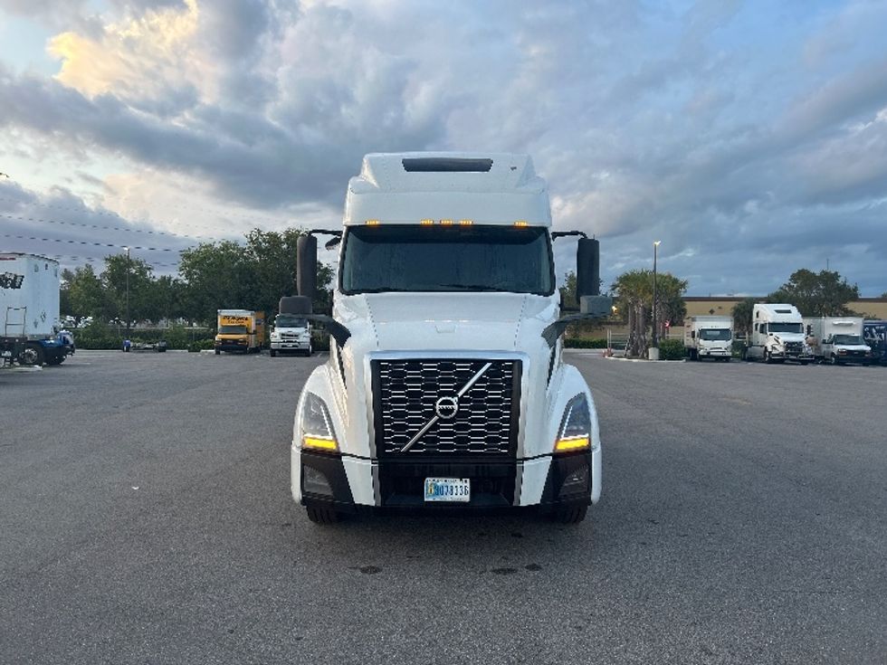 Sleeper Tractor-Heavy Duty Tractors-Volvo-2022-VNL64860-Tampa-FL-634,863\n\t\tmiles-$ 63,500 - Image 2